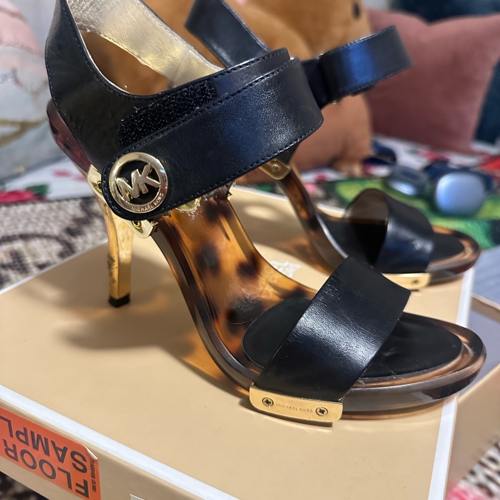 Michael Kors Lani Sandals With black leather strap